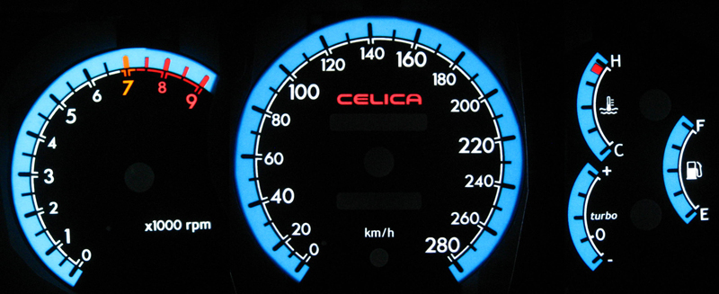 Toyota celica t20   -  Plasmatachoscheiben leuchtend